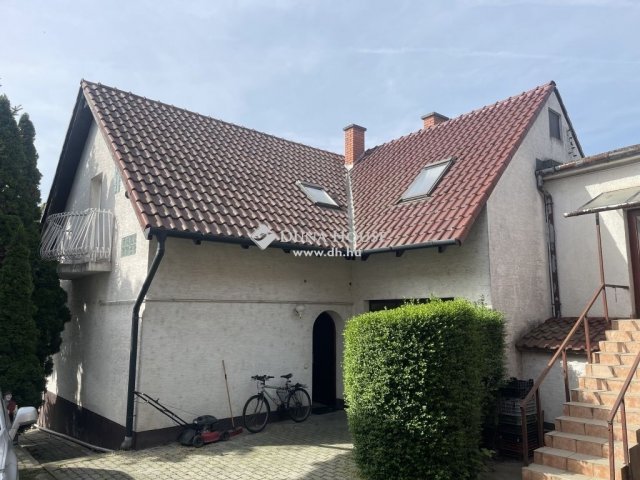 Eladó családi ház, Budaörsön 319 M Ft, 9 szobás