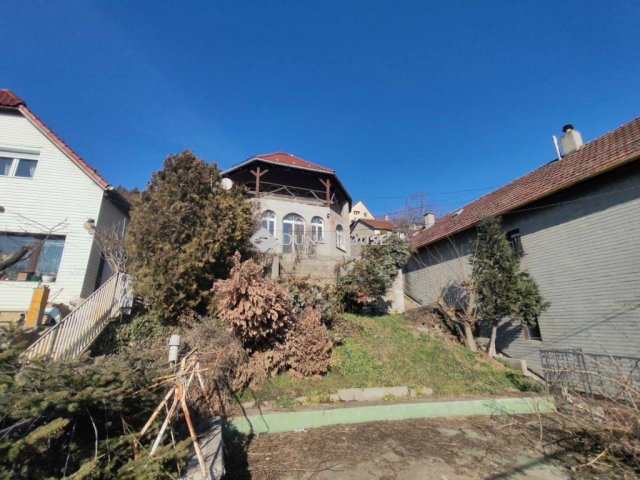 Eladó családi ház, Pilisborosjenőn 66.8 M Ft, 6 szobás