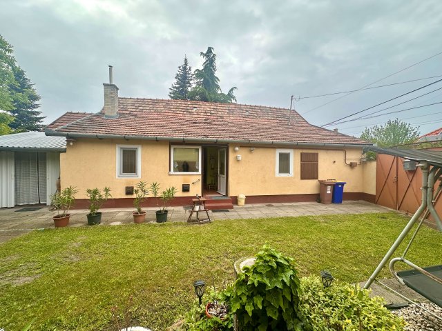Eladó családi ház, Cegléden 28.5 M Ft, 2 szobás