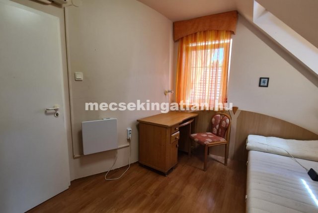 Kiadó téglalakás, albérlet, Pécsett, Atléta utcában, 1 szobás