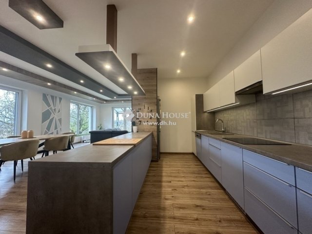 Eladó családi ház, Gödöllőn 279.9 M Ft, 5 szobás