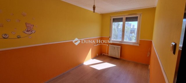 Eladó panellakás, Kiskunfélegyházán 30 M Ft, 2 szobás