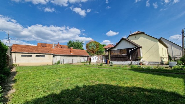 Eladó családi ház, Pécsett 48 M Ft, 2+1 szobás