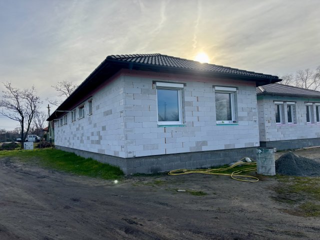 Eladó téglalakás, Cegléden 48.9 M Ft, 5+1 szobás