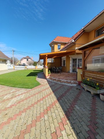Eladó családi ház, Szolnokon 129 M Ft, 5 szobás