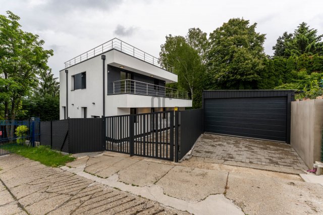 Eladó családi ház, Budapesten, III. kerületben 299 M Ft