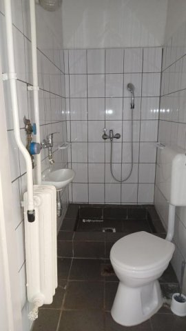 Eladó családi ház, Egerben 84.9 M Ft, 6 szobás