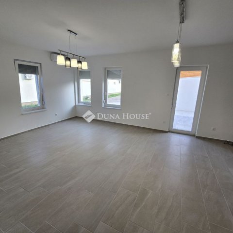 Eladó családi ház, Lajosmizsén 75 M Ft, 5 szobás