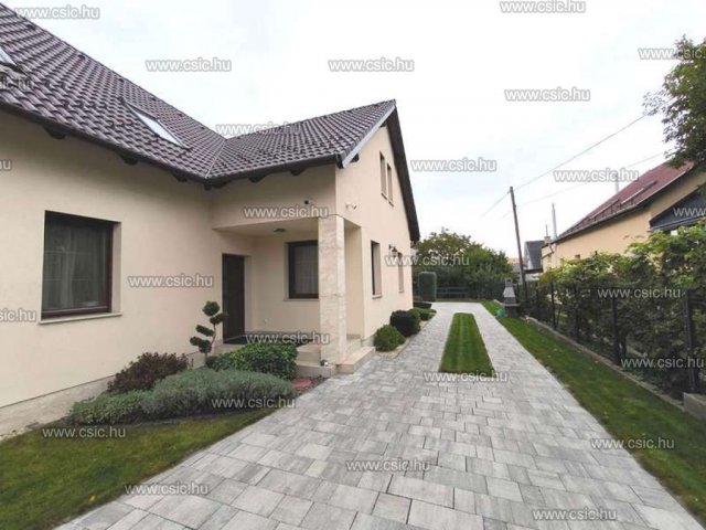 Eladó családi ház, Solymáron 281 M Ft, 6 szobás