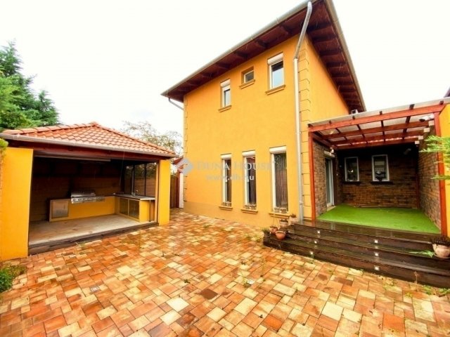 Eladó ikerház, Dunavarsányban 79.9 M Ft, 5 szobás