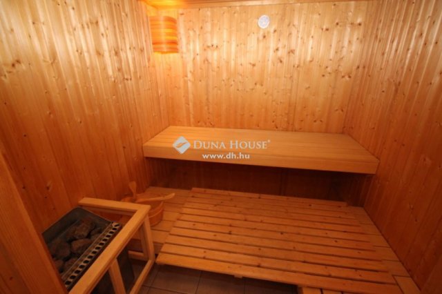 Eladó családi ház, Kecskeméten 275 M Ft, 8 szobás