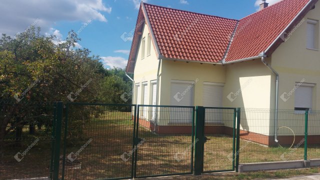 Eladó családi ház, Dobozon 47.2 M Ft, 4 szobás