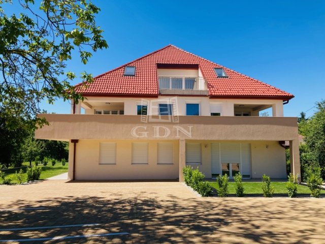 Eladó téglalakás, Balatonfűzfőn 88.8 M Ft, 3 szobás
