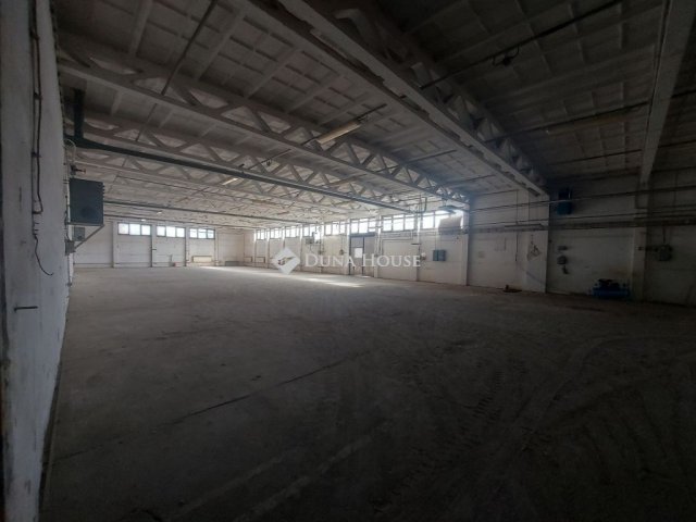 Eladó ipari ingatlan, Kisújszálláson 120 M Ft
