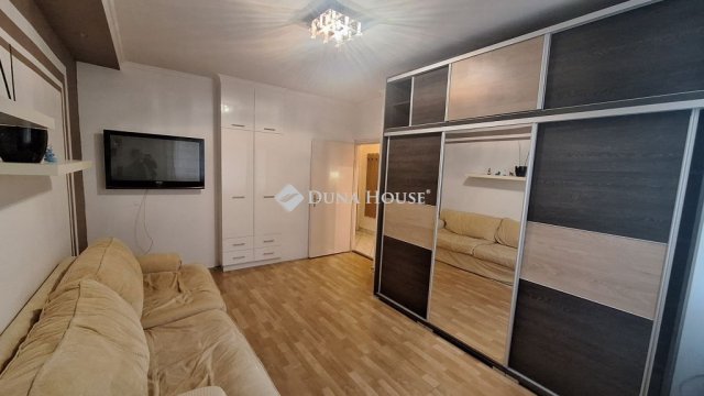 Eladó panellakás, Sárbogárdon 30.5 M Ft, 2 szobás