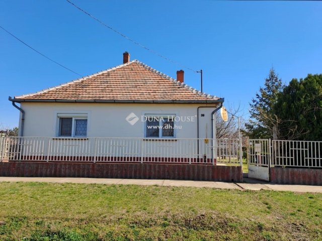Eladó családi ház, Bácsborsódon 12.5 M Ft, 4 szobás