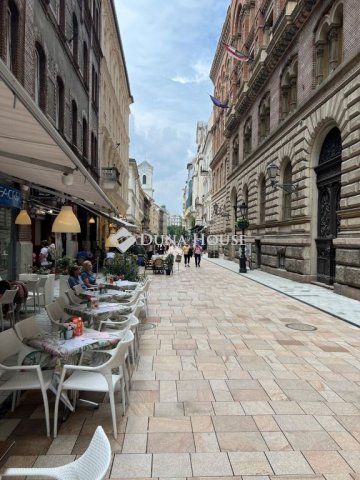 Eladó üzlethelyiség, Budapesten, V. kerületben, Váci utcában