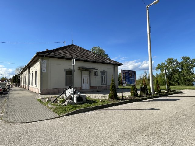 Eladó családi ház, Lábatlanon, Rákóczi Ferenc úton 139 M Ft