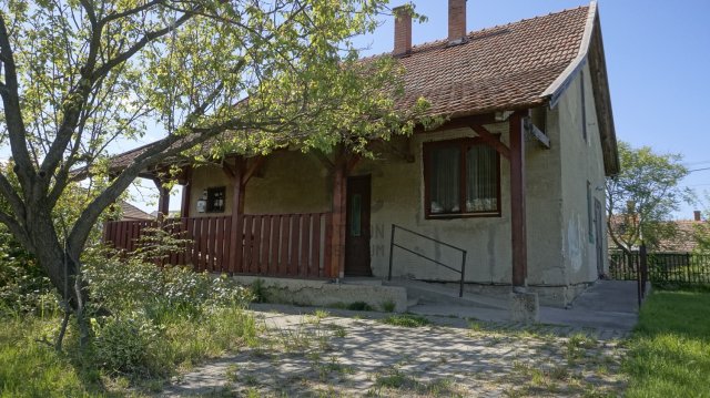 Eladó családi ház, Abádszalókban 19.5 M Ft, 2 szobás