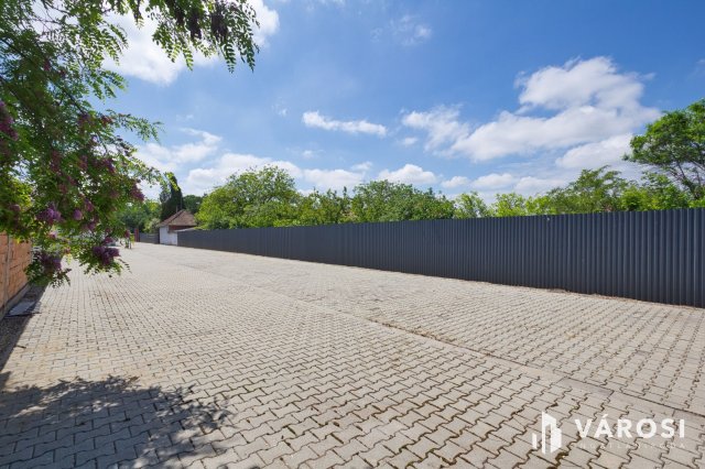 Eladó ipari ingatlan, Békéscsabán 32.5 M Ft, 1 szobás