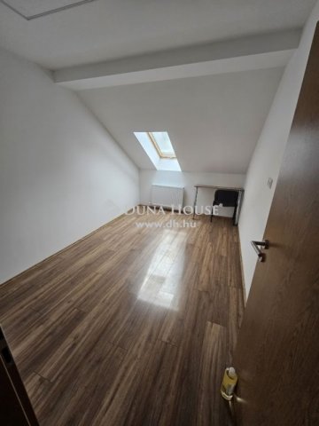 Kiadó ipari ingatlan, Pécsett 600 E Ft / hó
