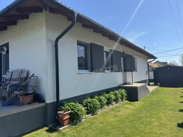 Eladó ikerház, Szigetszentmártonban 81.5 M Ft, 3 szobás