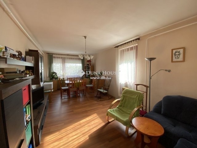 Eladó panellakás, Pécsett 37.9 M Ft, 2 szobás