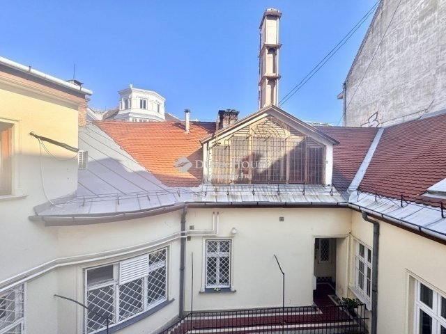 Eladó téglalakás, Budapesten, V. kerületben 93.5 M Ft, 1 szobás