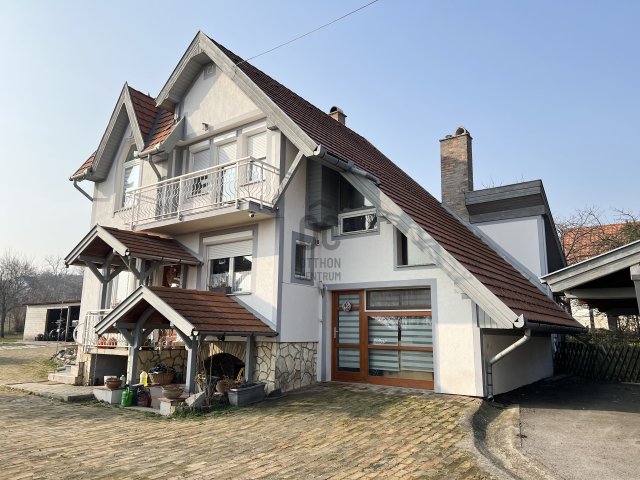 Eladó családi ház, Várdombon 89 M Ft, 6 szobás
