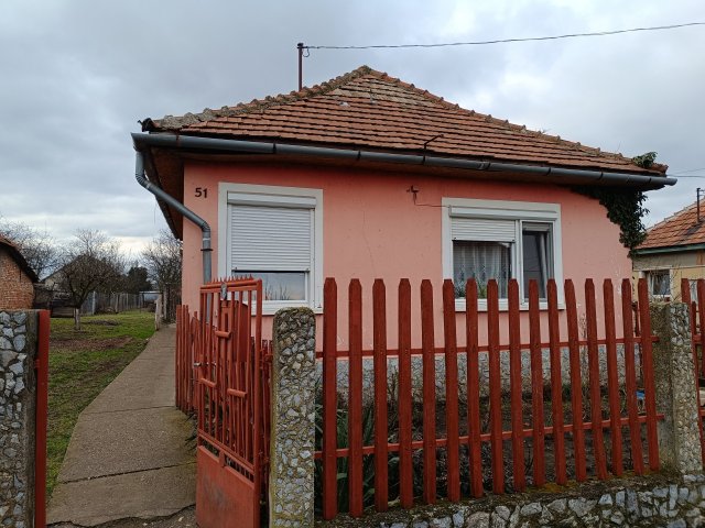 Eladó családi ház, Halmajon 9.5 M Ft, 2+1 szobás