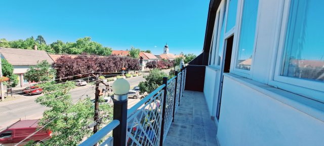 Eladó családi ház, Bicskén 150 M Ft, 7 szobás