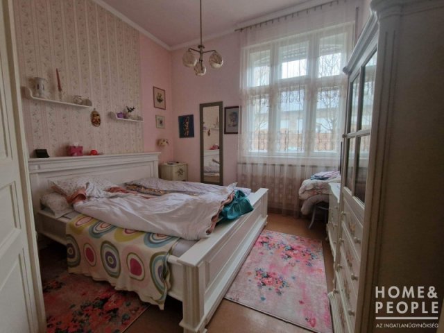 Eladó családi ház, Szegeden 99.99 M Ft, 5 szobás
