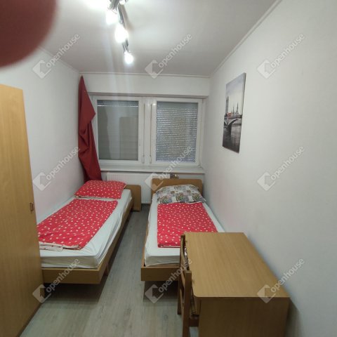 Eladó téglalakás, Celldömölkön 36.5 M Ft, 4 szobás