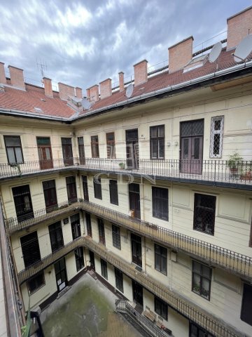 Eladó téglalakás, Budapesten, II. kerületben, Margit körúton