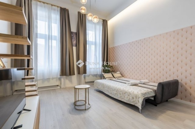 Eladó téglalakás, Budapesten, V. kerületben 129.9 M Ft, 1 szobás