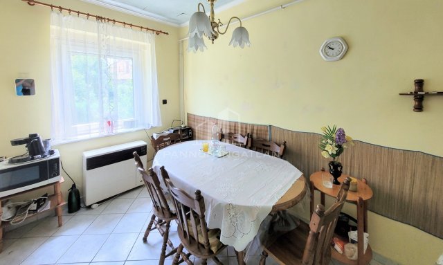 Eladó ikerház, Ajkán 37 M Ft, 2 szobás / költözzbe.hu