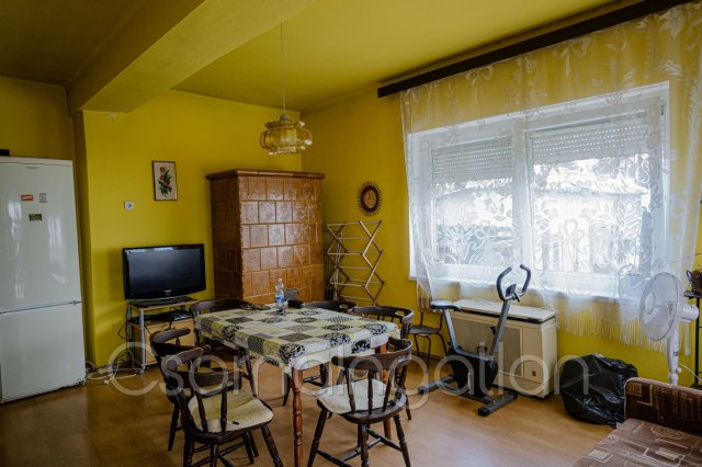 Eladó családi ház, Csornán 42 M Ft, 4 szobás