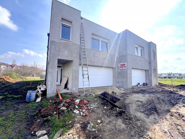 Eladó ikerház, Debrecenben 150 M Ft, 4 szobás