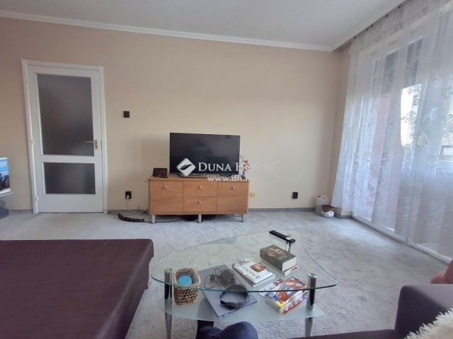Eladó panellakás, Debrecenben 53.9 M Ft, 3 szobás