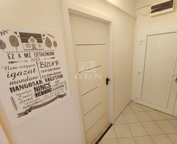 Eladó panellakás, Veszprémben 52.9 M Ft, 2+1 szobás