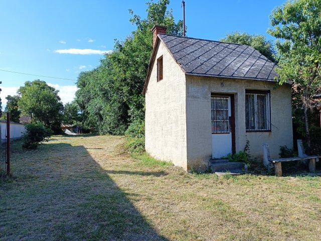 Eladó üzlethelyiség, Lovászpatonán 4.5 M Ft