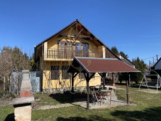 Eladó nyaraló, Balatonmáriafürdőn 89.99 M Ft, 6 szobás