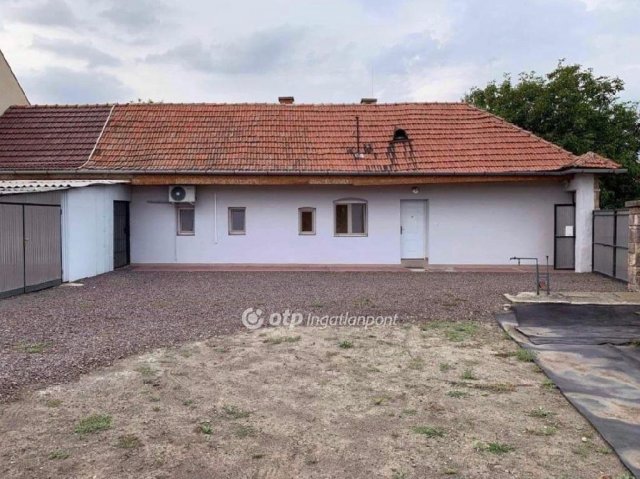 Eladó családi ház, Gyöngyösön 29.9 M Ft, 3 szobás