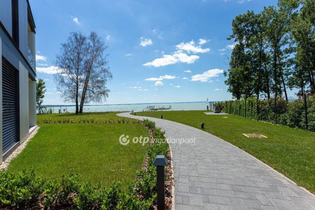 Eladó téglalakás, Balatonakarattyán 214.9 M Ft, 3 szobás