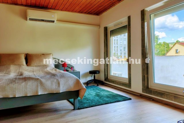 Kiadó téglalakás, albérlet, Pécsett 250 E Ft / hó, 1 szobás