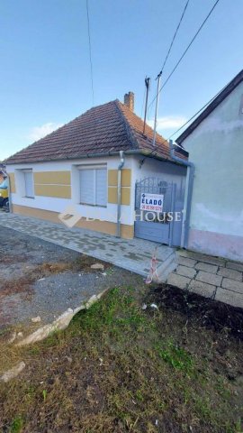 Eladó családi ház, Dombóváron, Zrínyi utcában 24.99 M Ft