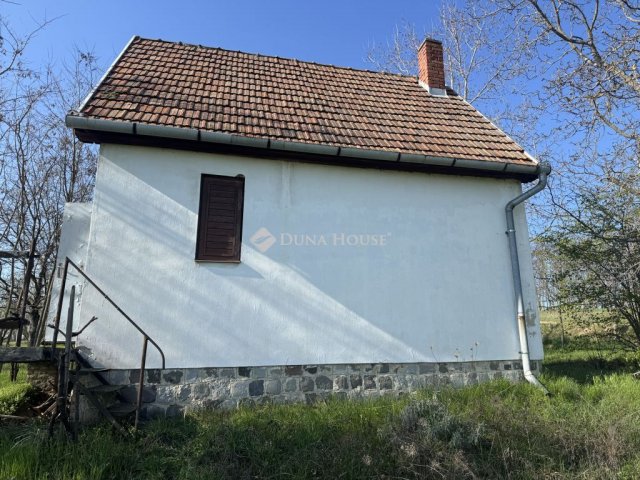 Eladó nyaraló, Győrújbaráton 25 M Ft, 1 szobás