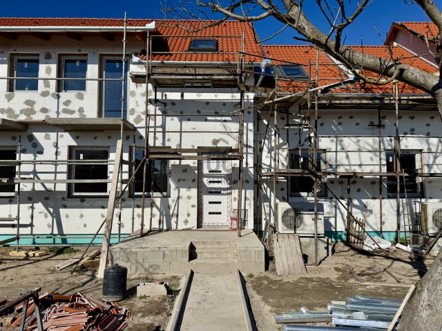Eladó téglalakás, Cegléden 62 M Ft, 5 szobás