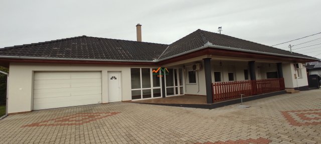 Eladó családi ház, Tökölön 144.9 M Ft, 6 szobás