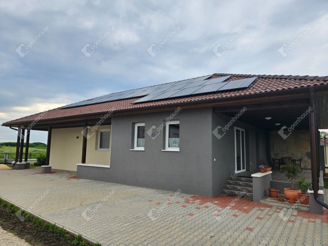Eladó családi ház, Mezőörsön 119 M Ft, 2 szobás